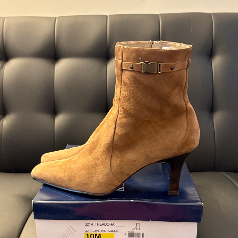 Karen Scott Women's Brown Suede Heeled Ankle Booties - Picture 3 of 6